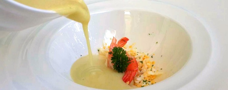 Asparagus soup with shrimps and egg dust 3